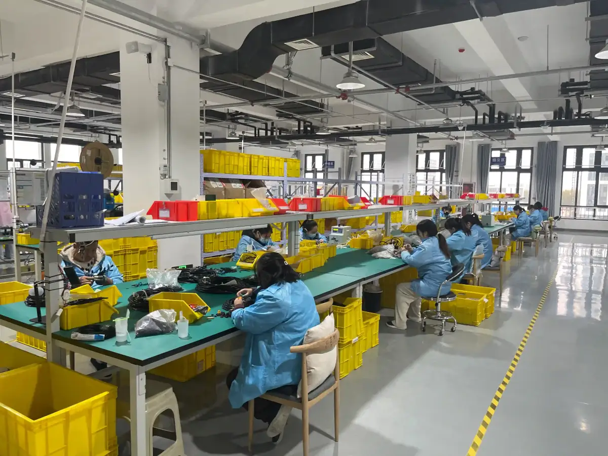 산업용 하네스 제조 워크숍